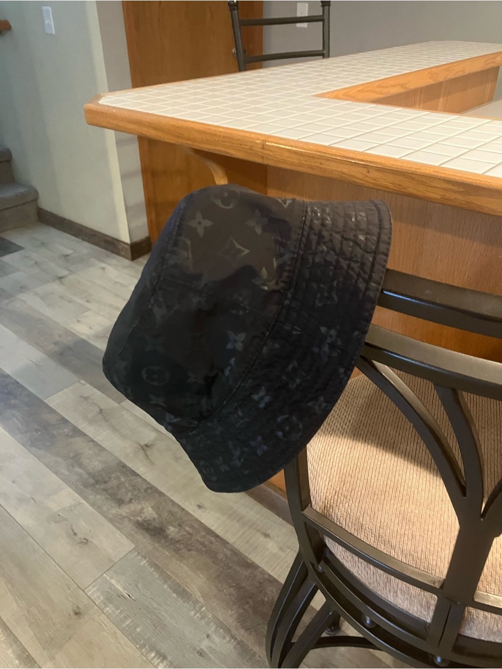 Louis Vuitton Black Monogram rain bucket hat reverses into a denim hat - Picture 3 of 15